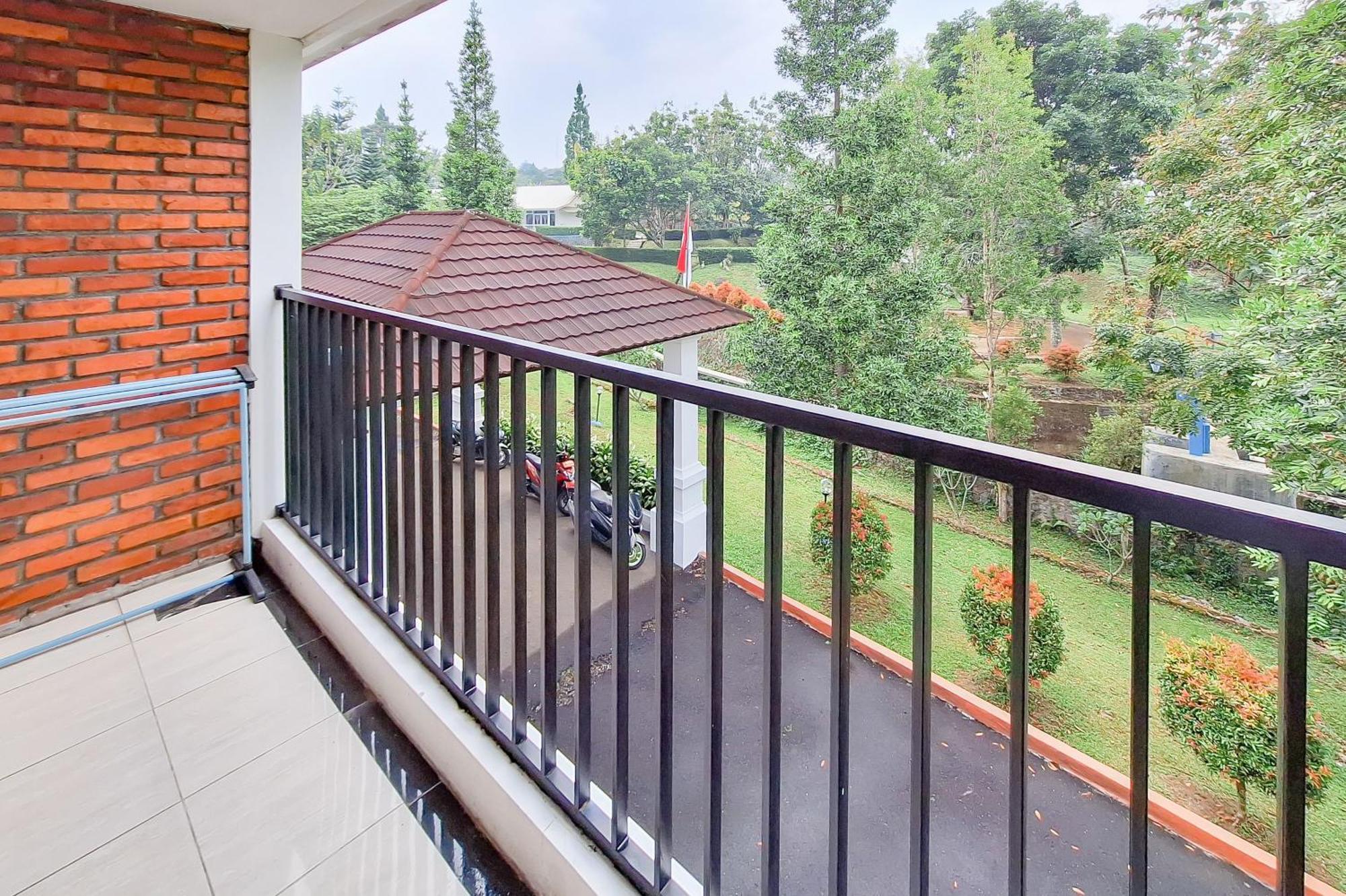 Urbanview Hotel Tridaya Cisarua Puncak エクステリア 写真